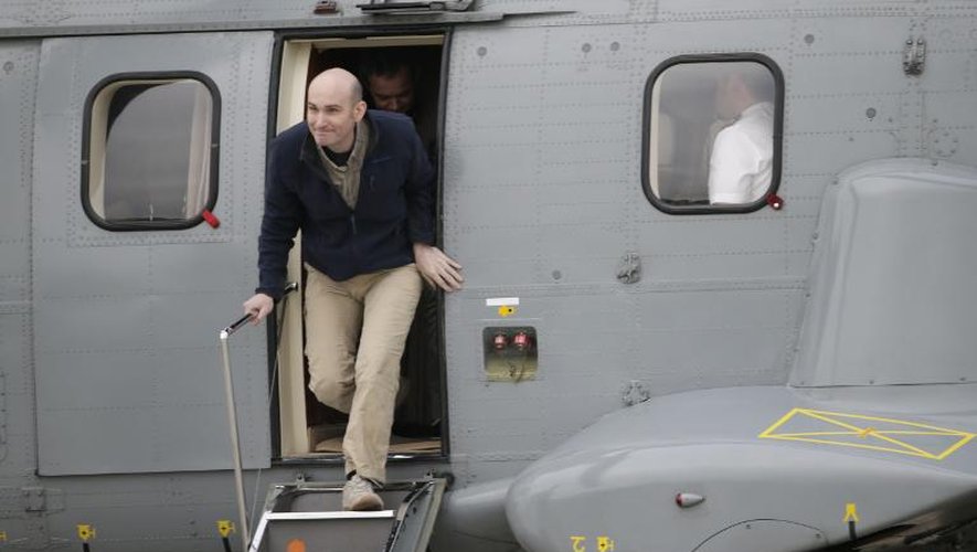 Le journaliste français Nicolas Hénin, a son arrivée à Paris le 20 avril 2014 après sa libération de captivité en Syrie où il a été détenu en otage pendant près de 10 mois