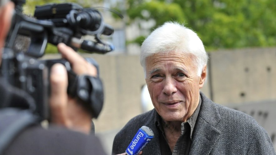 L'humoriste français Guy Bedos devant le tribunal de Nancy le 7 septembre 2015