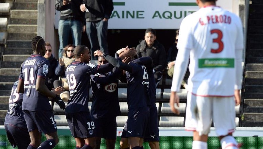 Les Bordelais célèbrent un but marqué face à Ajaccio en Championnat, le 1er décembre 2013 au stade Chaban-Delmas