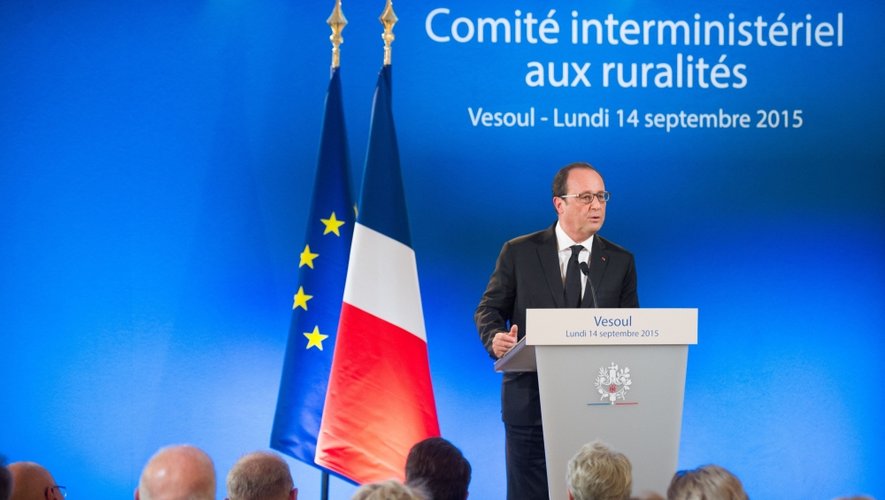 François Hollande indique que l'installation des médecins en milieu rural sera aussi favorisé.