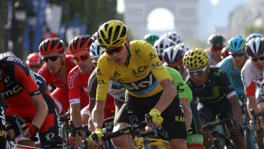 Le maillot jaune britannique Chris Froome à l'arrivée de la 21e et dernière étape du Tour de France à Paris, le 24 juillet 2016
