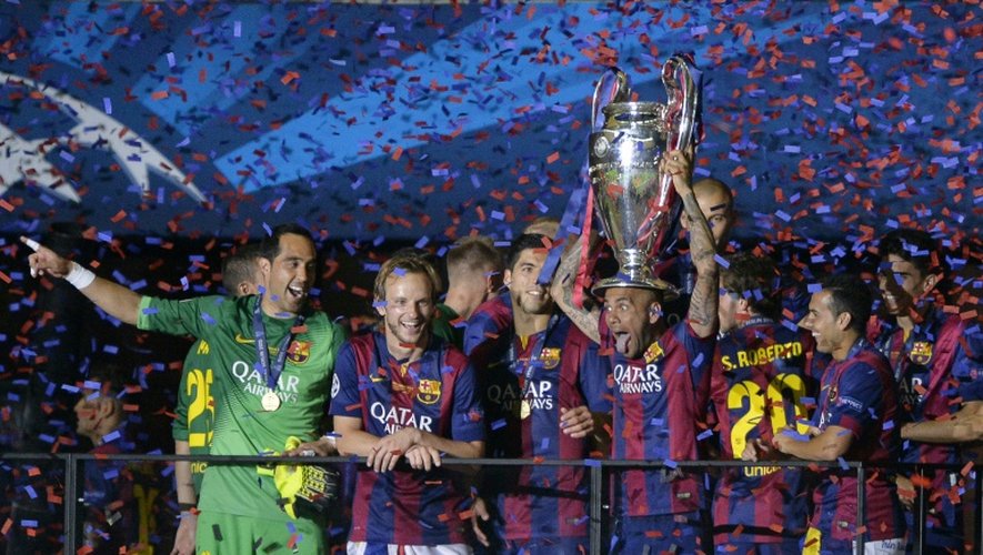 Les joueurs du FC Barcelone célèbrent leur victoire en finale de la précédente édition de la Ligue des champions, contre la Juventus, le 6 juin 2015 à Berlin