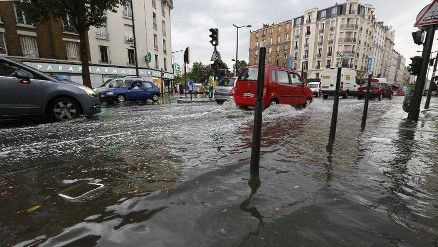 Une rue inondée le 23 juillet 2013 à Paris