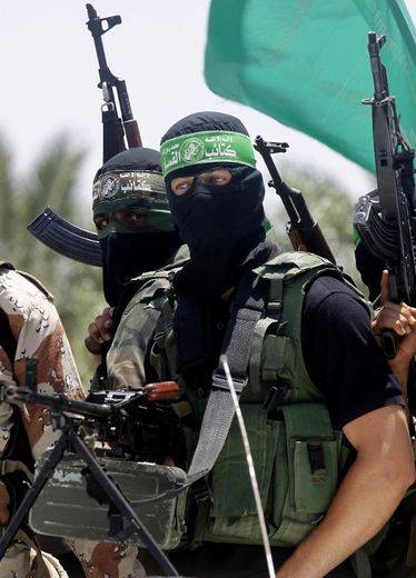 Des hommes en uniforme des Brigades Ezzedine al-Qassam, l'aile militaire du Hamas, le 30 juin 2014 à Deir al-Balah, dans la bande de Gaza