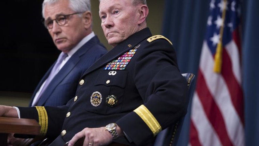 Le secrétaire à la Défense américain, Chuck Hagel, et le chef d'état-major interarmées, le général Martin Dempsey, le 21 août 2014 au Pentagone, à Washington