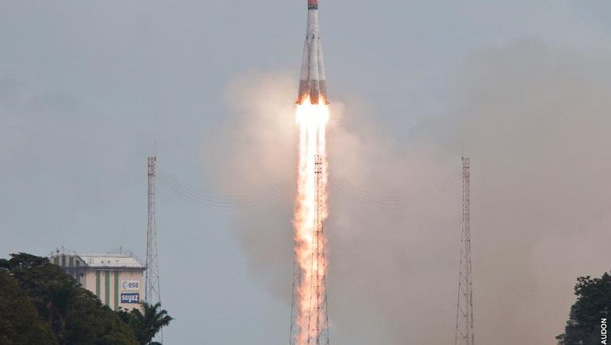 Photo diffusée par l'Agence spatiale européenne (ESA) du lancement de la fusée russe Soyouz sur le pas de tir de Kourou, en Guyane française, le 22 août 2014