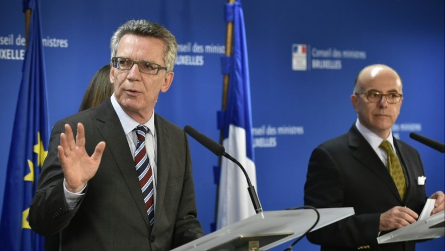 Les ministres allemand Thomas de Maiziere, et français Bernard Cazeneuve, de l'Intérieur le 14 septembre 2015 à Bruxelles