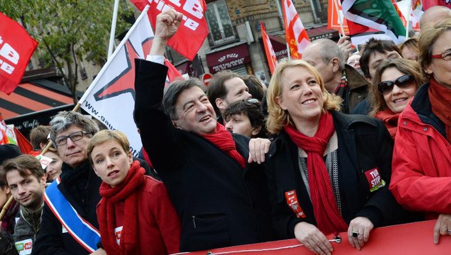 Le co-président du Parti de Gauche Jean-Luc Mélenchon (c) manifeste le 1er décembre 2013 à Paris