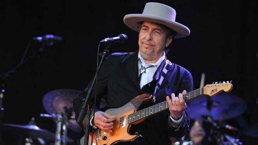 Le chanteur américain Bob Dylan en concert lors du festival des Vieilles Charrues, en Bretagne, le 22 juillet 2012