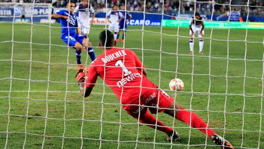 Le Bastiais Ryad Boudebouz marque sur penalty l'unique but du match contre Toulouse, lors de la 3e journée de L1, le 23 août 2014