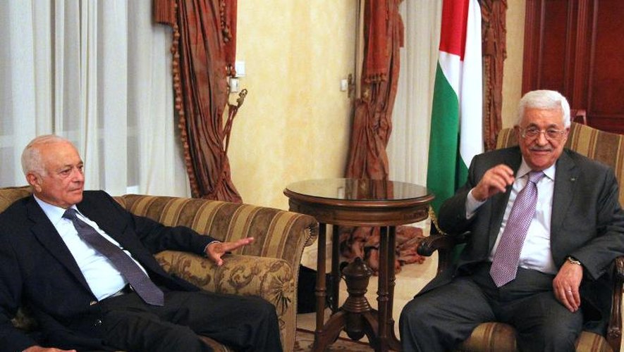 Le secrétaire général de la Ligue arabe Nabil al-Arabi et Mahmoud Abbas le 23 août 2014 au Caire