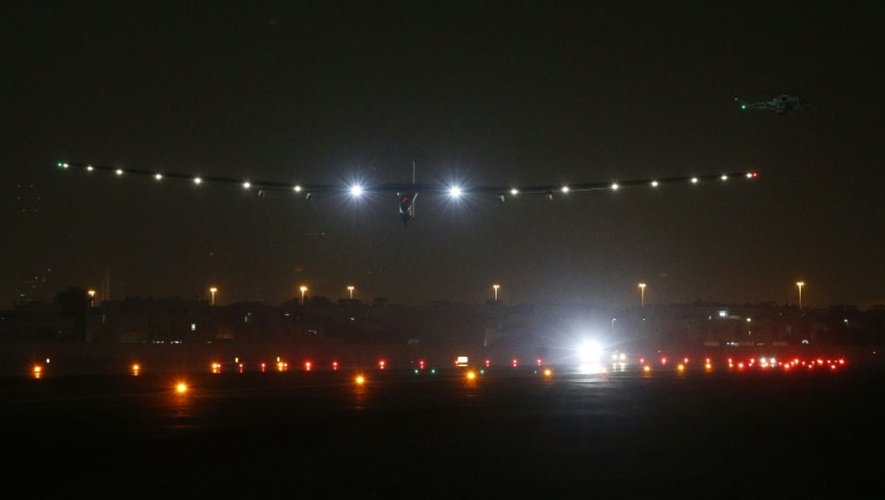 L'arrivée à Abou Dhabi de l'avion Solar Impulse, le 26 juillet 2016