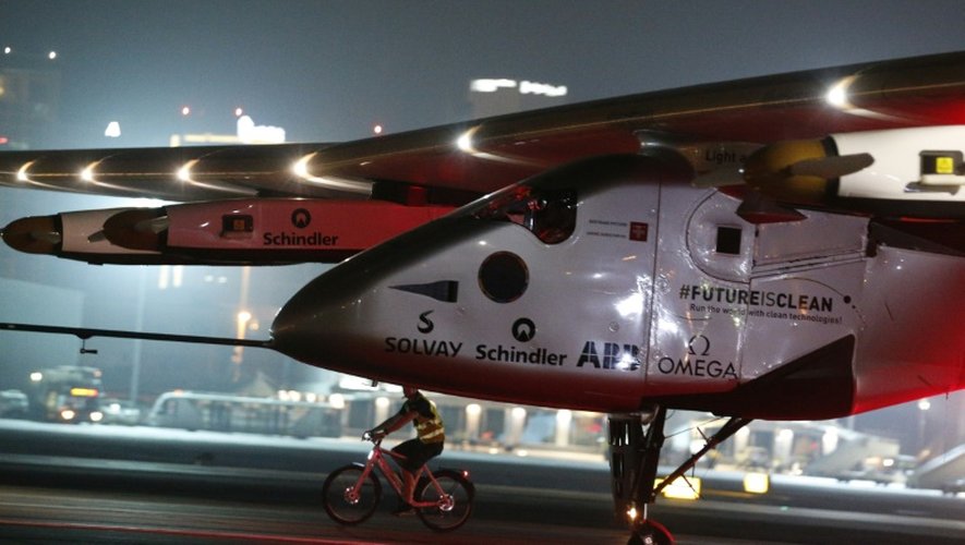 Arrivée de Solar Impulse 2, à l'aéroport d'Abou Dhabi le 26 juillet 2016