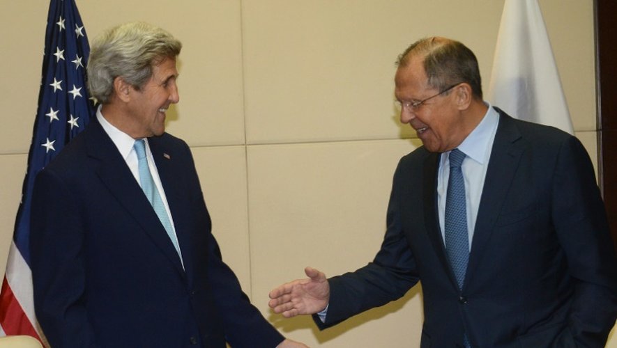 Le secrétaire d'Etat américain John Kerry et son homologue russe Sergueï Lavrov le 26 juillet 2016 à Ventiane au Laos
