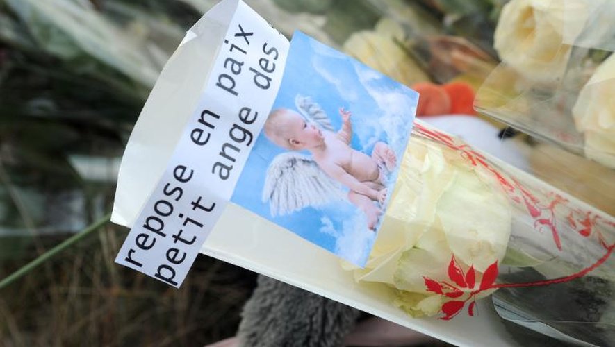 Un bouquet de fleurs déposé par des habitants de Berck-sur-mer en hommage à la jeune fille décédée, le 20 novembre 2013