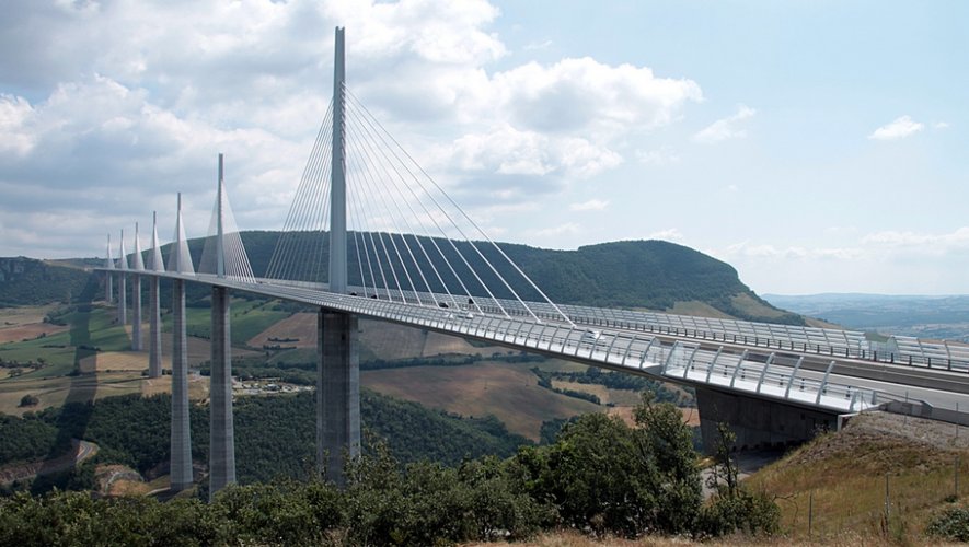 Maillon important de l’autoroute A75 permettant de relier Clermont-Ferrand à Béziers, ce projet a nécessité treize ans d'études techniques et financières.