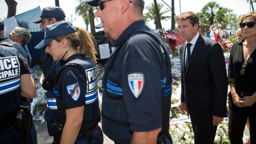 Christian Estrosi, ex-maire de la ville et président LR de la région PACA, à son arrivée à une cérémonie en hommage aux victimes de l'attentat le 25 juillet 2016 à Nice