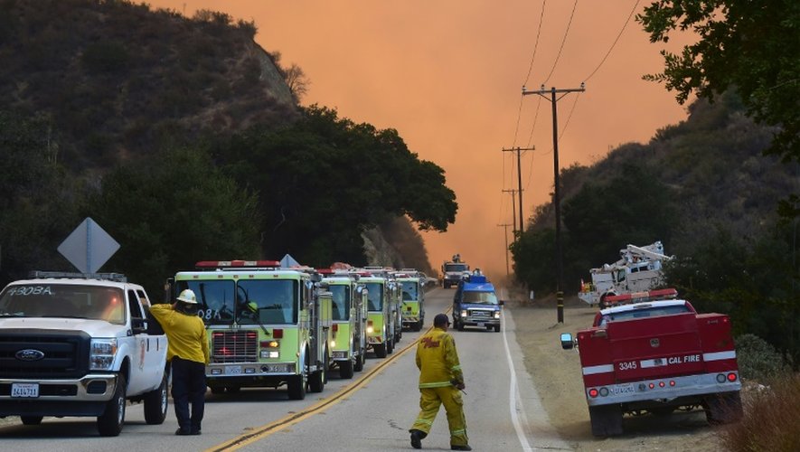 Véhicules de pompiers à Santa Clarita le 25 juillet 2016 en Californie