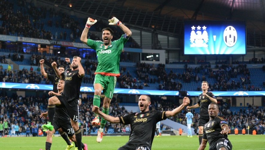 La joie des joueurs de la Juventus Turin vainqueurs de Manchester City en Ligue des champions, le 15 septembre 2015 à Manchester