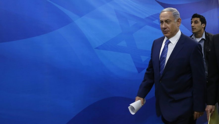 Benjamin Netanyahu, premier ministre israélien, arrive au conseil des ministres le 2 août 2015 à Jérusalem