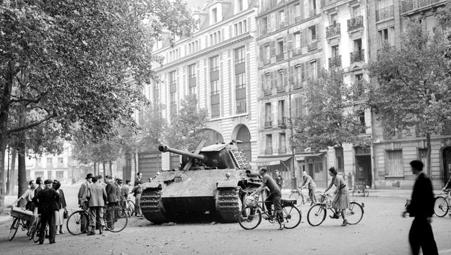 Un char de la division Leclerc le 25 août 1944 à Paris