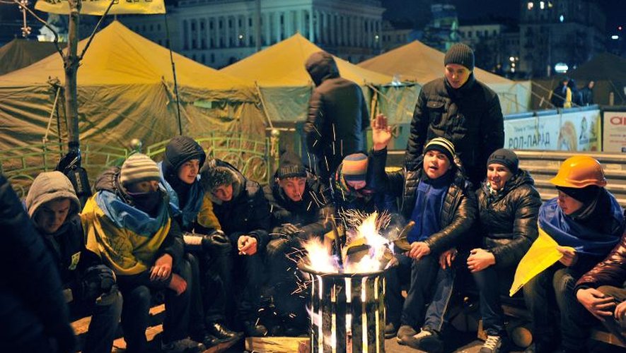 Des manifestants de l'opposition campent place de l'Indépendance, le 4 décembre 2013 à Kiev, en Ukraine