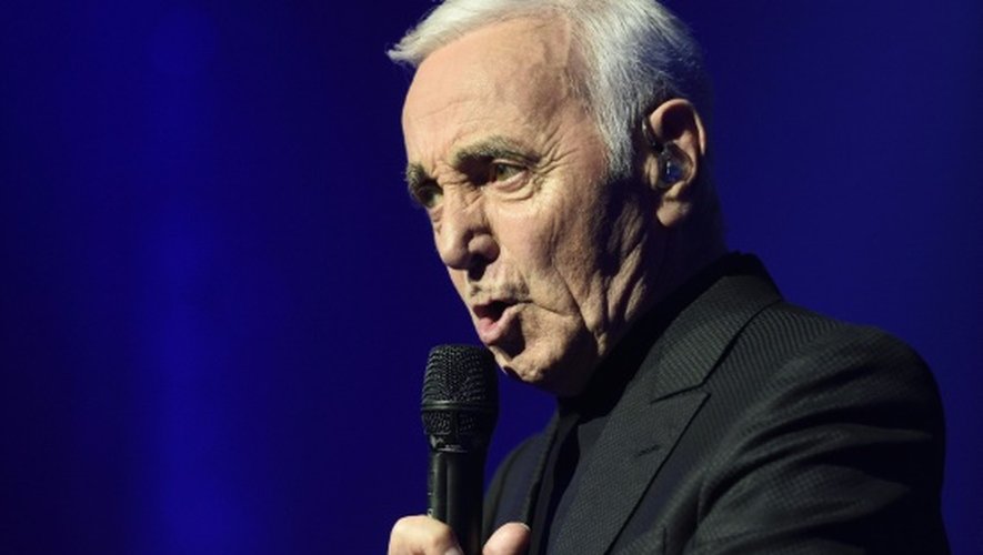 Charles Aznavour sur la scène du Palais des sports le 15 septembre 2015 à Paris