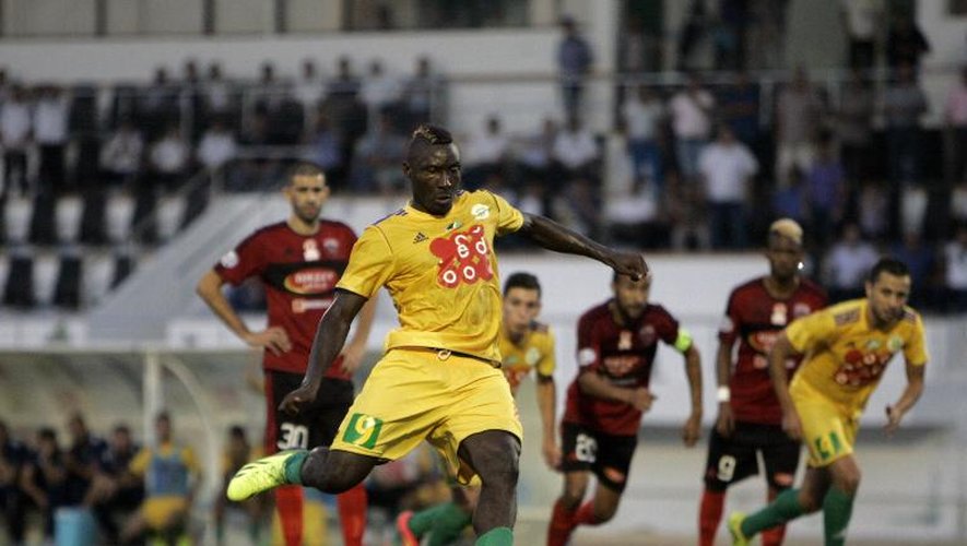 Le joueur de la JS Kabylie, Albert Ebossé, lors du match contre l'USM d'Alger à Tizi Ouzou (Algérie) le 23 août 2014