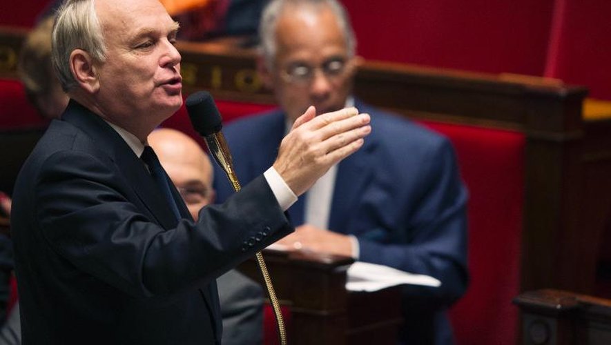 Le Premier ministre Jean-Marc Ayrault s'exprime à l'Assemblée nationale à Paris, le 4 décembre 2013