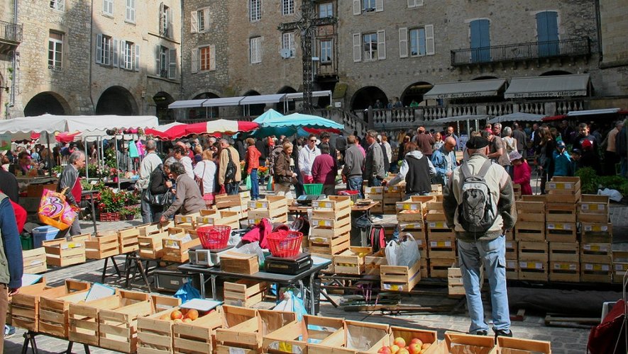 Le marché du jeudi matin, un incontournable qui profite à l’attractivité touristique villefranchoise.