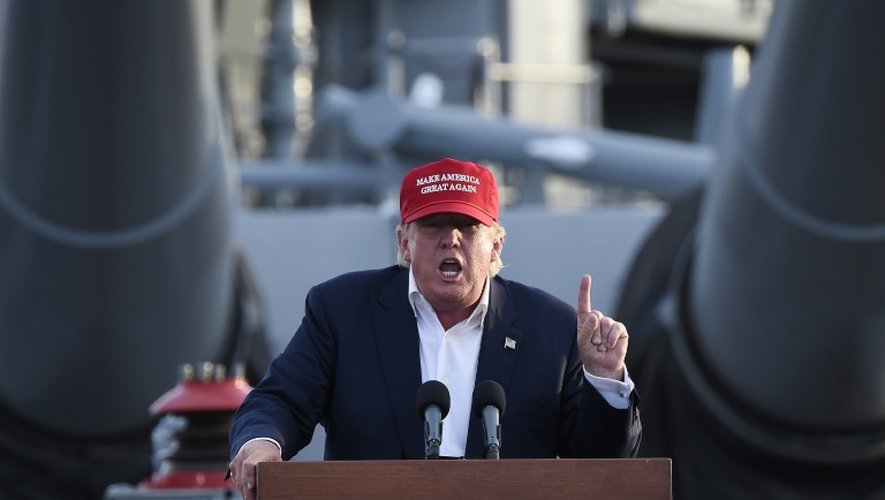 Donald Trump, candidat républicain à la présidentielle américaine, fait un discours sur la sécurité nationale à bord de l'USS Iowa, le 15 septembre 2015 à San Pedro, en Californie
