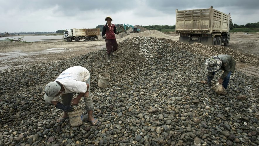 "En amont du Mékong, l'exploitation du sable n'est pas durable et a de lourdes conséquences pour le delta", déplore Marc Goichot à Ventiane le 31 mai 2016