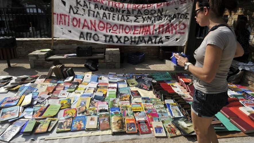 Foire de troc en plein air le 27 mai 2012 à Athènes, où les réseaux de solidarité et coopératives n'ont cessé de se multiplier avec la crise démarrée en 2009