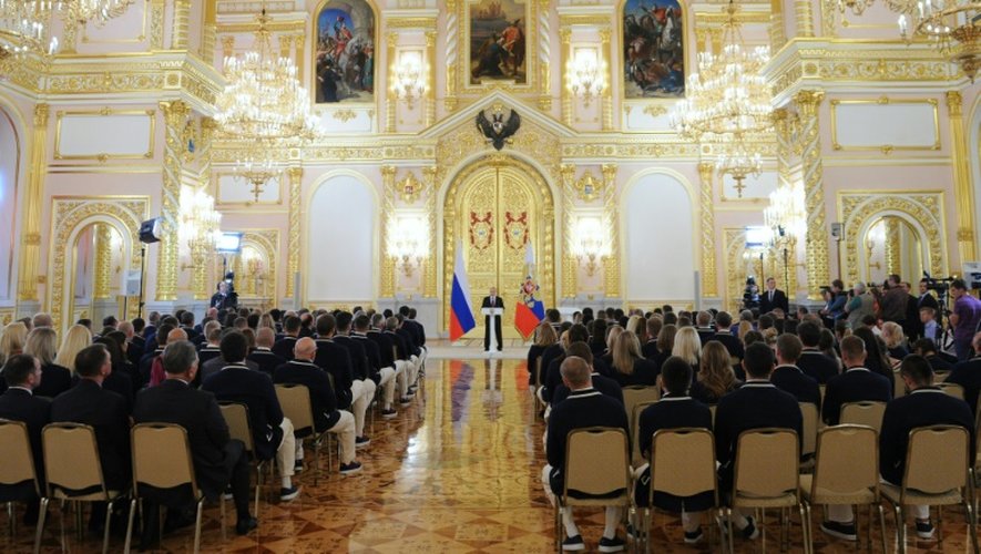 Le président russe Vladimir Poutine fait un discours devant la sélection olympique russe pour Rio, le 27 juin 2016 au Kremlin