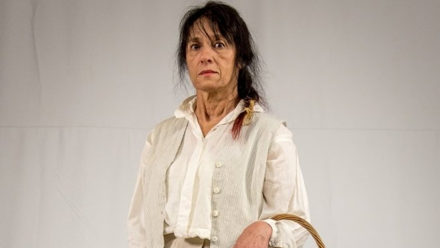 Danièle Loupias dans le rôle d'une lavandière.