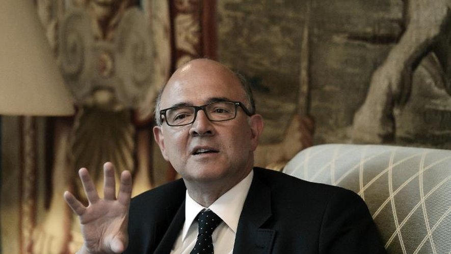L'ancien ministre des Finances français, proposé comme commissaire européen par François Hollande, Pierre Moscovici,  lors d'un point de presse à l'ambassade France à Athènes le 27 août 2014 après un entretien avec le gouvernement grec