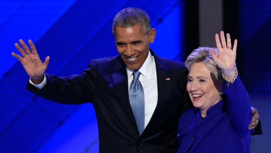 Barack Obama et Hillary Clinton lors de la convention démocrate le 28 juillet 2016 à Philadelphie