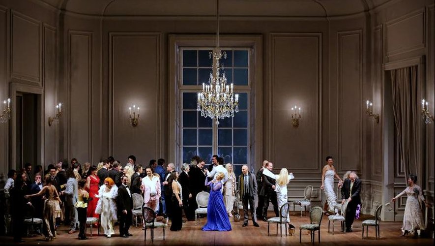 Photo fournie par la Scala de Milan montrant une répétition de La Traviata le 1er décembre 2013