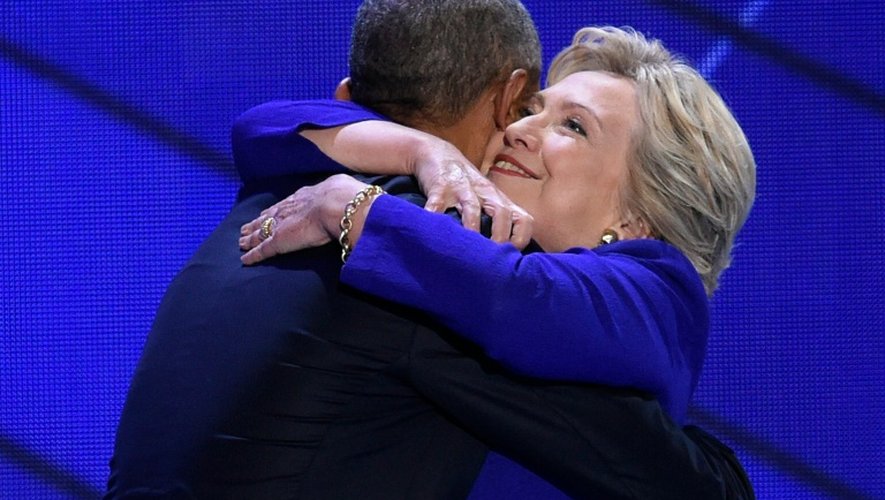 Barack Obama et Hillary Clinton lors de la convention démocrate le 28 juillet 2016 à Philadelphie