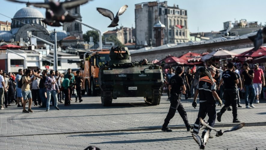 Un char de l'armée turque le 16 juillet 2016 à Istanbul