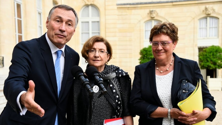 Jean-Marie Bockel, Gisèle Jourda et Marianne Dubois à l'issue d'une réunion avec François Hollande le 28 juillet 2016 à l'Elysée à Paris