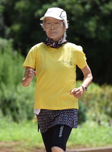 La marathonienne Yoko Nakano, 78 ans, court le 28 juillet 2014 dans les rues de Tokyo
