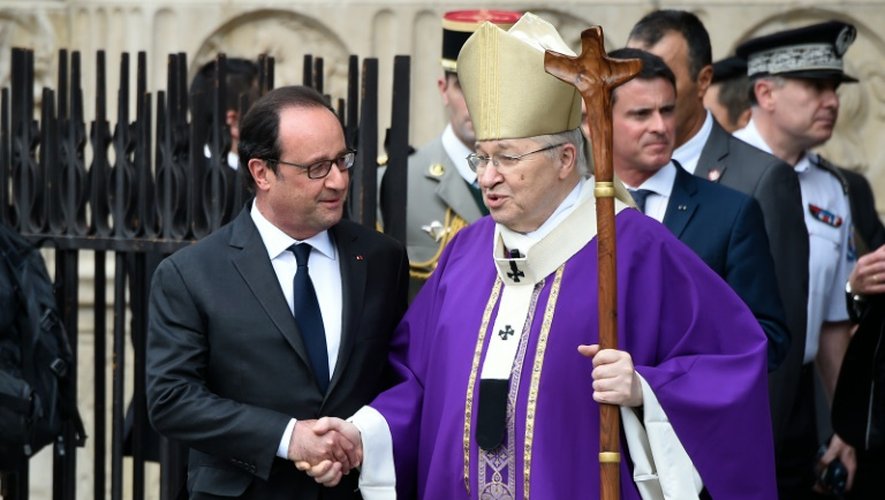 François Hollande et le cardinal André Vingt-trois à l'issue de l'hommage à Jacques Hammel, le prêtre tué dans son église, le 27 juillet 2016 à Notre-Dame à Paris