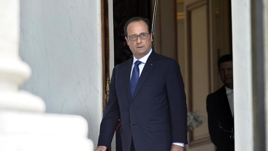 François Hollande sur le perron de l'Elysée le 27 août 2014 à Paris