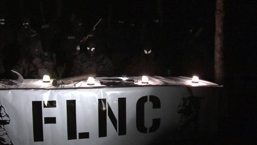 Capture d'écran d'une video de membres du "FLNC du 22 octobre" lors d'une conférence de presse nocturne dans un lieu non identifié le 2 mai 2016