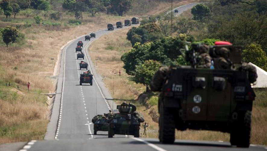 Un convoi de soldats français sur la route de Bouar en provenance du Cameroun, le 7 décembre 2013 en Centrafrique