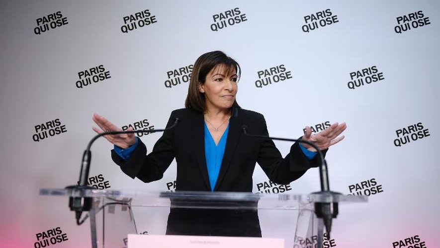 La candidate PS à la mairie de Paris, Anne Hidalgo, présente son projet pour les municipales, le 8 décembre 2013