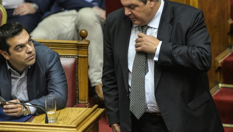 Le dirigeant de Syriza, Alexis Tsipras et le chef de file du Parti des Grecs indépendants (Panel), Panos Kammenos, le 10 juillet 2015 à Athènes