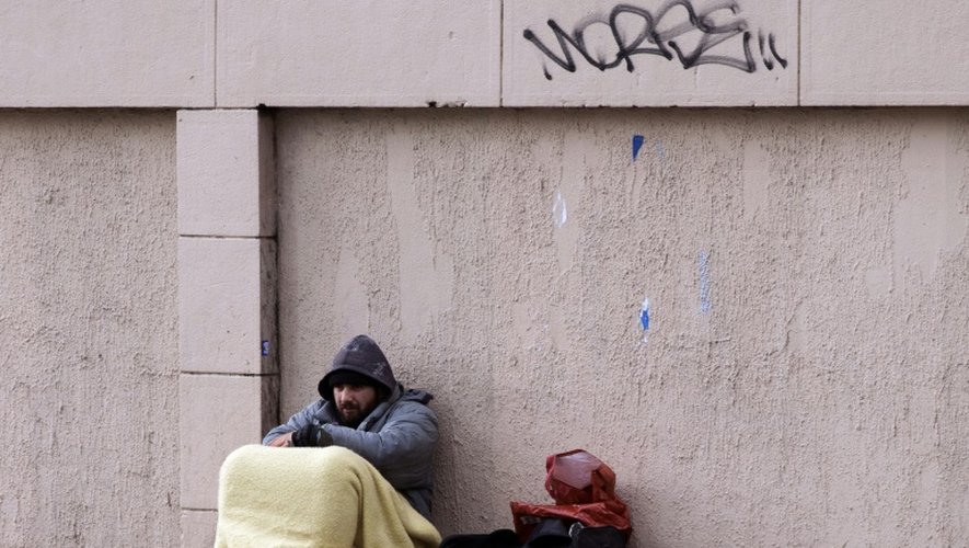 Le taux de pauvreté a légèrement baissé en 2013 en France pour s'établir à 14% de la population, contre 14,3% un an plus tôt