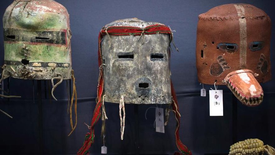 Trois masques Hopis parmi les nombreux vendus aux enchères le 9 décembre 2013 à Paris